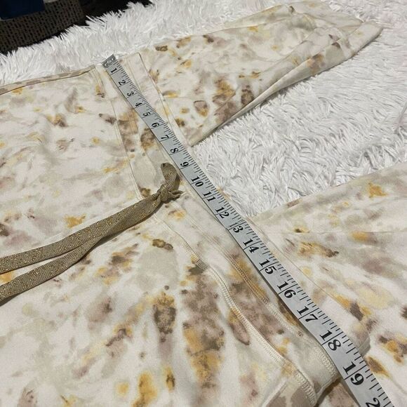 Johnny Was Calme Lounge Joggers in Beige Animal Tie Dye XL - Picture 4 of 8